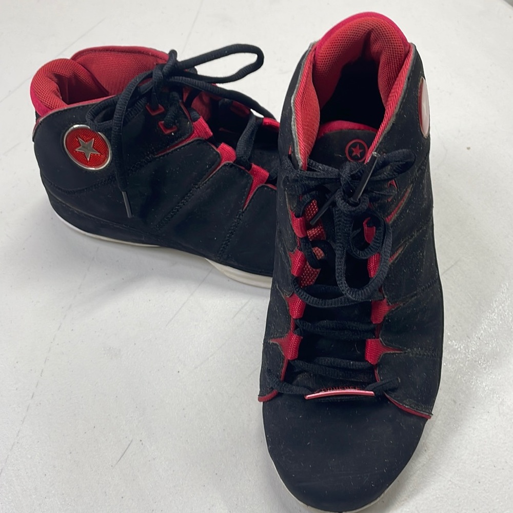 Converse Men's Black & Red Basketball Shoes (S 8)
